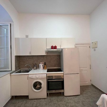 Quirky 1Br Just Off Main Street Prime Location Gibraltar Exterior foto