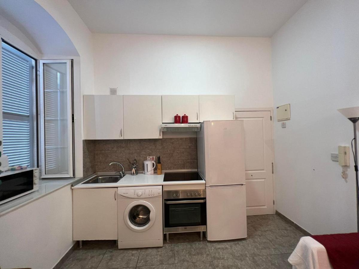Quirky 1Br Just Off Main Street Prime Location Gibraltar Exterior foto
