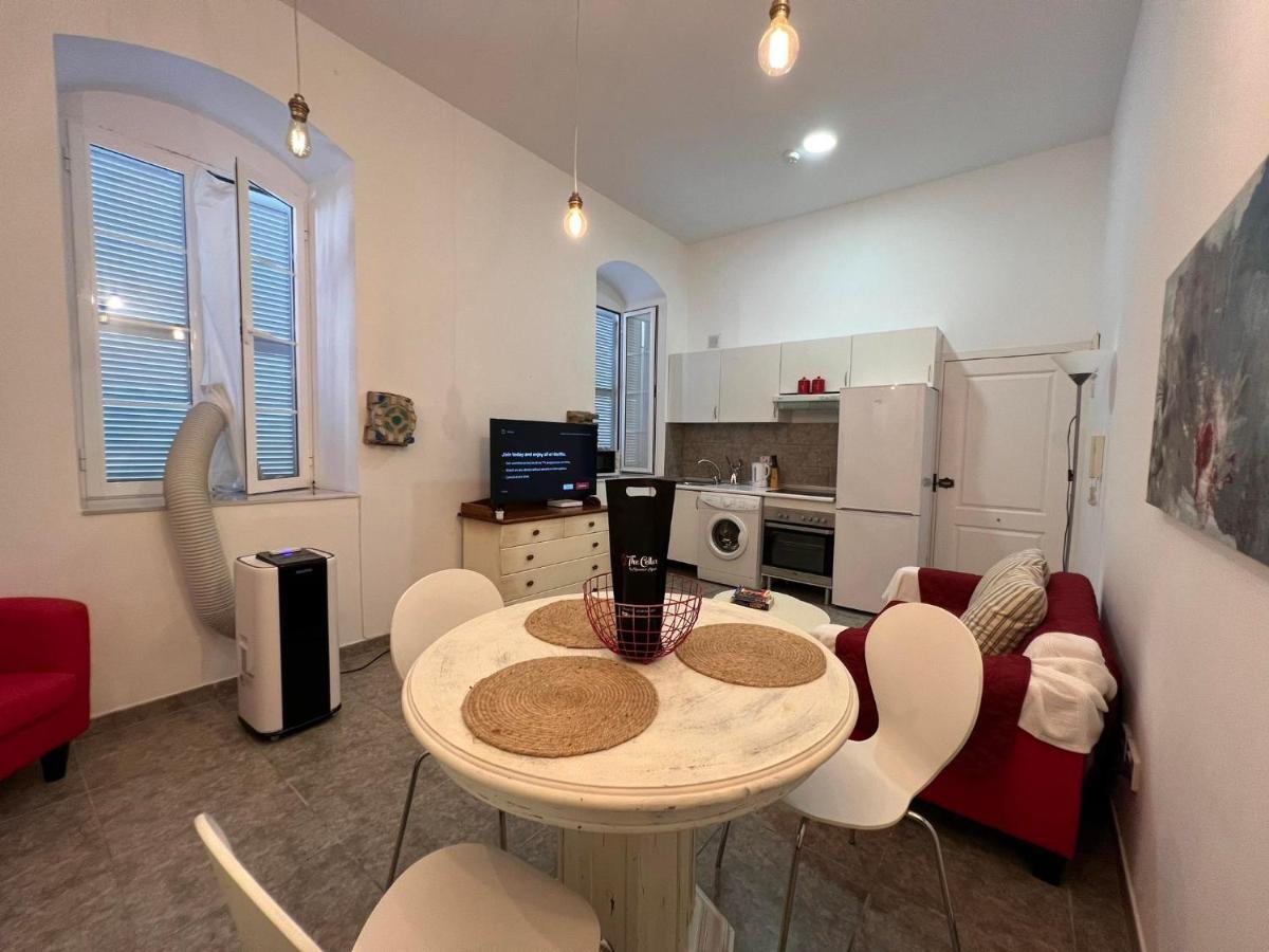 Quirky 1Br Just Off Main Street Prime Location Gibraltar Exterior foto
