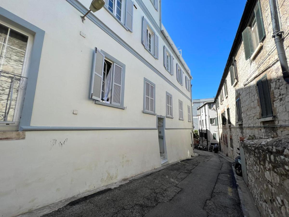 Quirky 1Br Just Off Main Street Prime Location Gibraltar Exterior foto